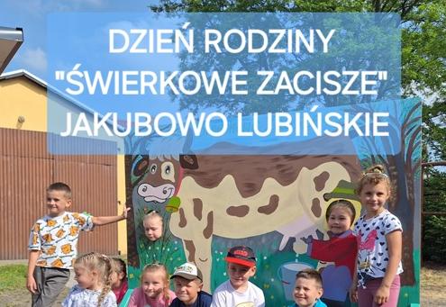 zdjęcie grupowe dzieci z rodzicami